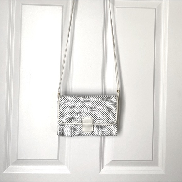 1980’s Whiting and Davis International White Mesh Crossbody Purse! Snap Closure. - Picture 10 of 11